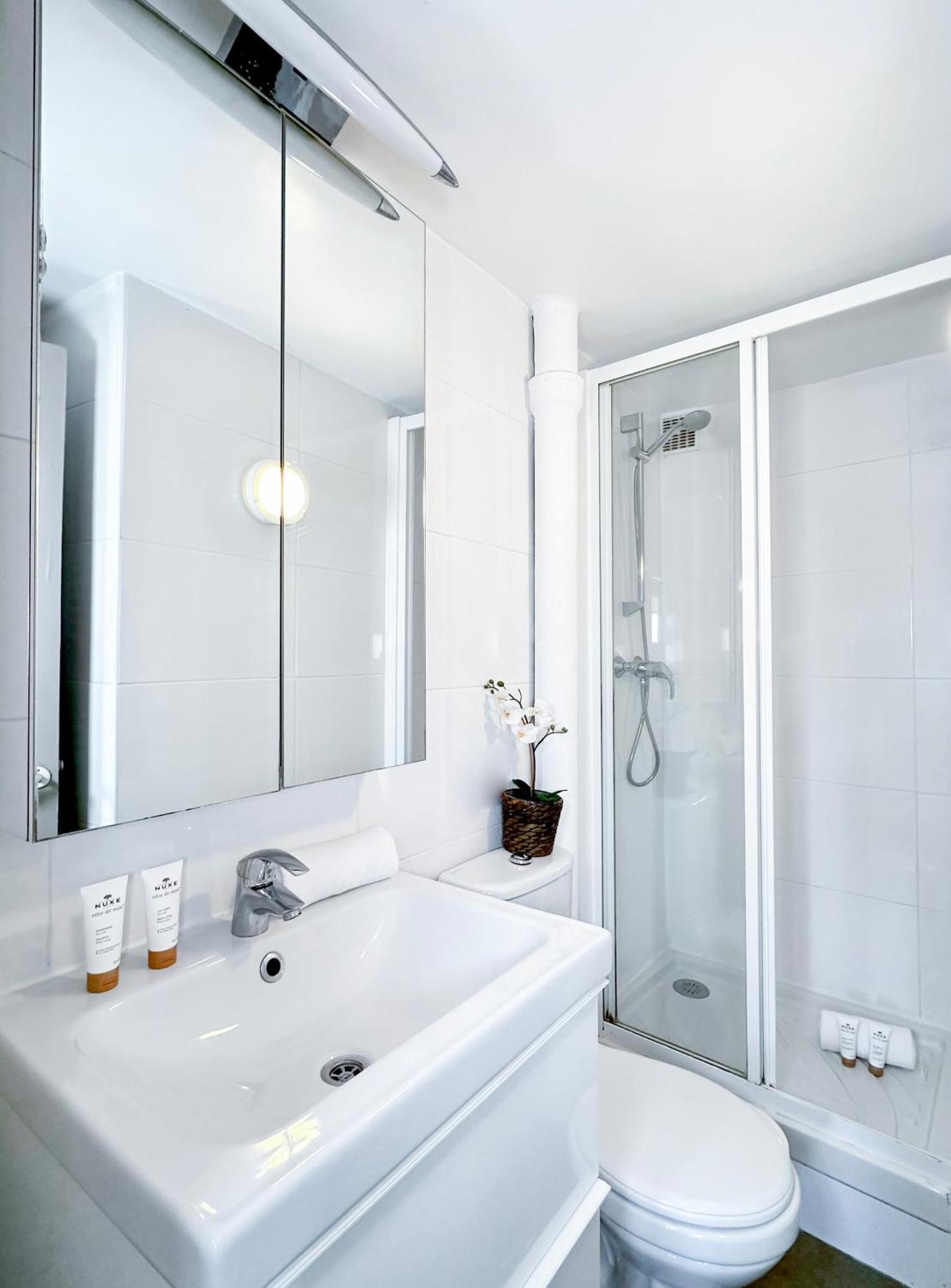 Chic Flat In Pantheon & Luxembourg Garden Lägenhet Paris Exteriör bild